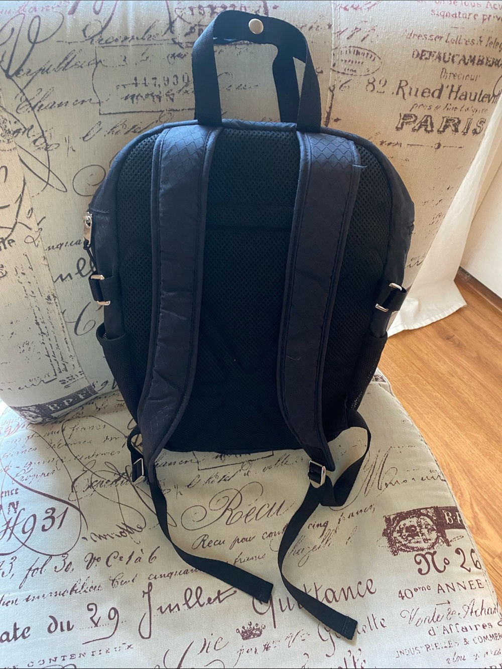 ATHLETA DAY PACK LIKE NEW - Picture 2 of 4